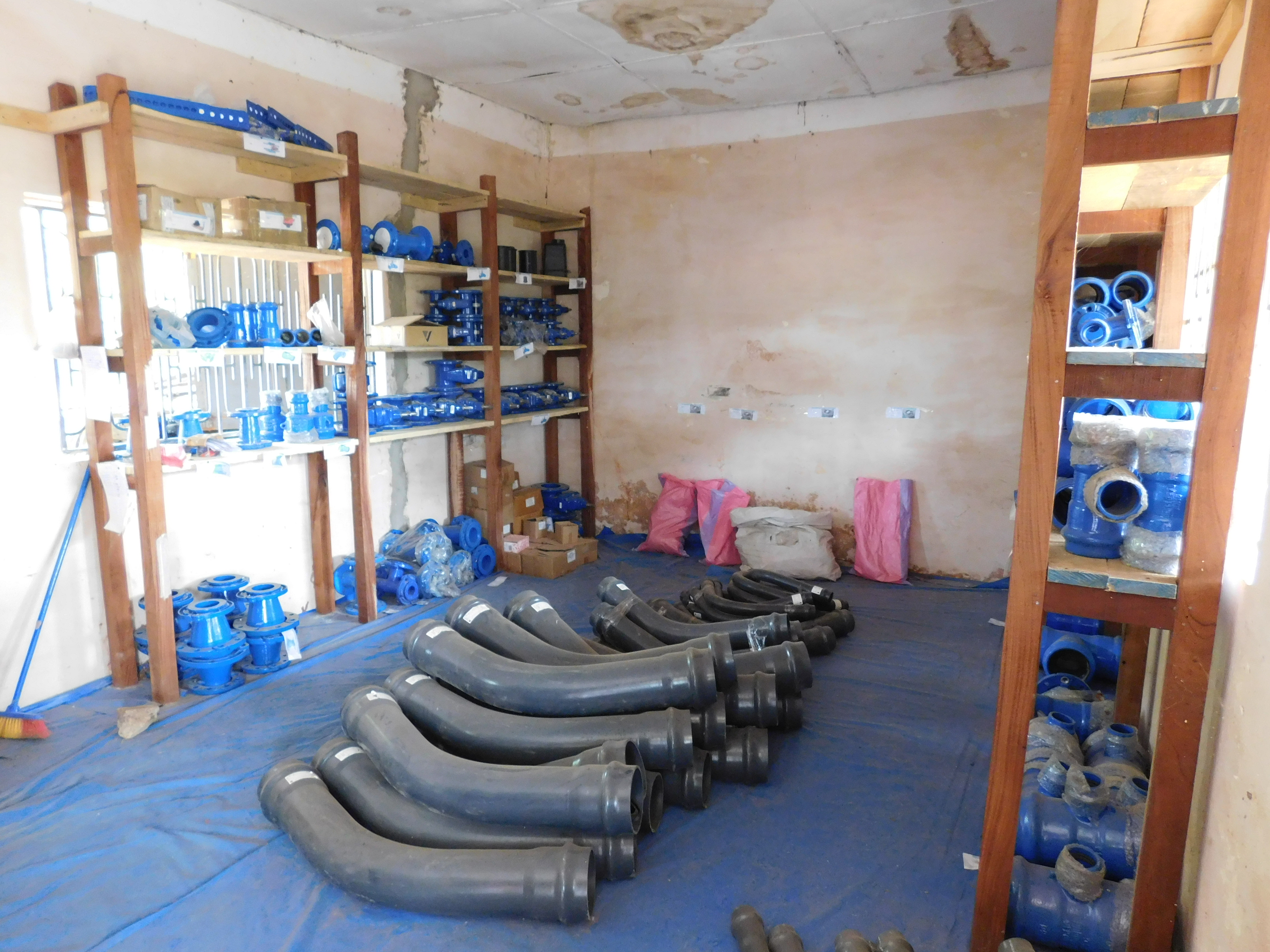 SALUTE PLUS - Magazzino materiale idraulico, Ziguinchor